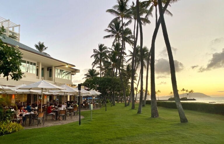 Plumeria Beach House - Tropical Dining Oasis