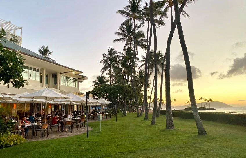 Plumeria Beach House - Tropical Dining Oasis