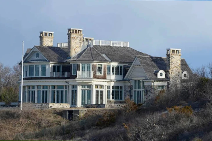 Jim Chanos House: Luxurious $59.5M East Hampton estate with ocean views.