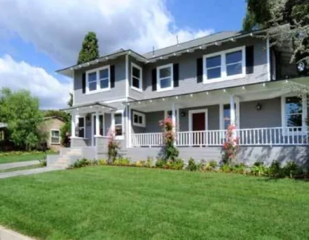 Pat Sajak house: A stunning waterfront property in Severna Park, Maryland, featuring classic architecture and beautiful landscaping.