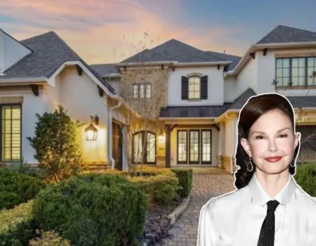 Front view of the historic Ashley Judd House in Franklin, Tennessee, showing farmhouse charm and lush outdoor spaces.