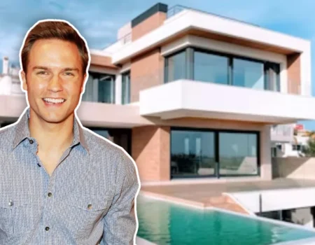Scott Porter Holden House, a luxurious residence with historical significance in a prestigious neighborhood
