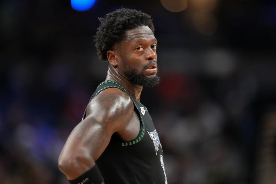 Julius Randle American basketball power forward showcasing scoring and rebounding skills in NBA game